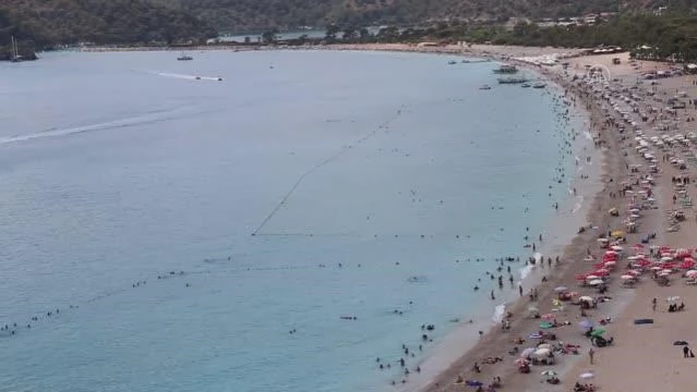 Tatilciler sahillerde yoğunluk oluşturdu