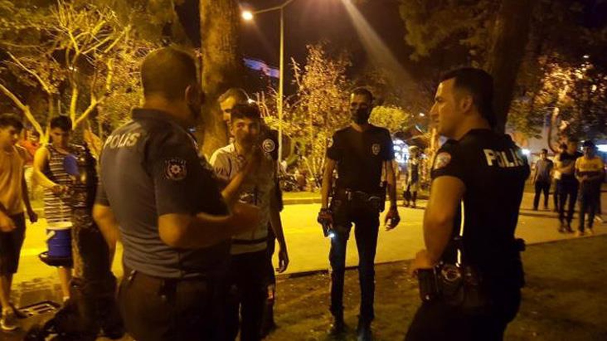 İki grup arasında \'ayağını üst üste atma\' kavgası: 2 yaralı, 3 gözaltı
