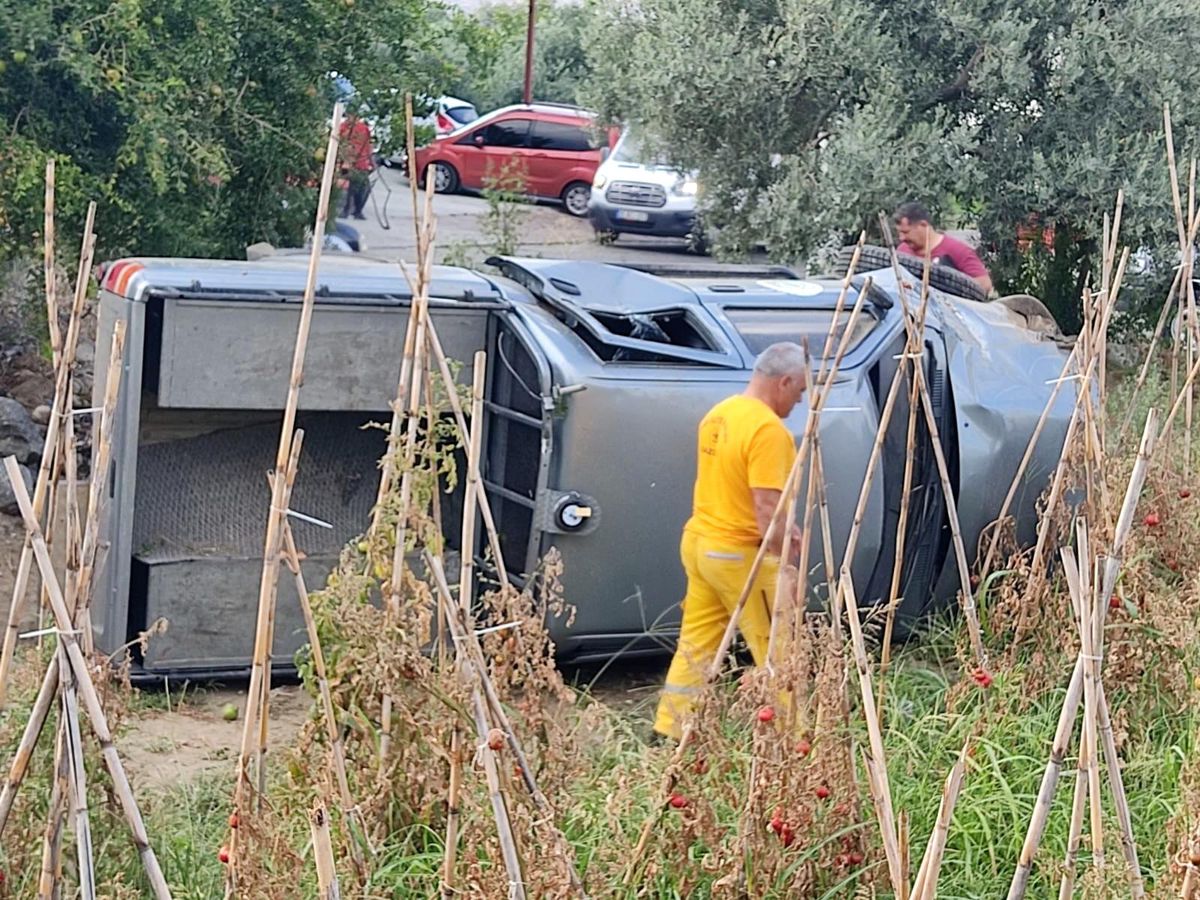 Yangın ihbarına giden kamyonet devrildi: 2 yaralı