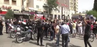 Son dakika haber: Yüzlerce kişi hükümetin istifasını ve meclisin feshedilmesini istedi