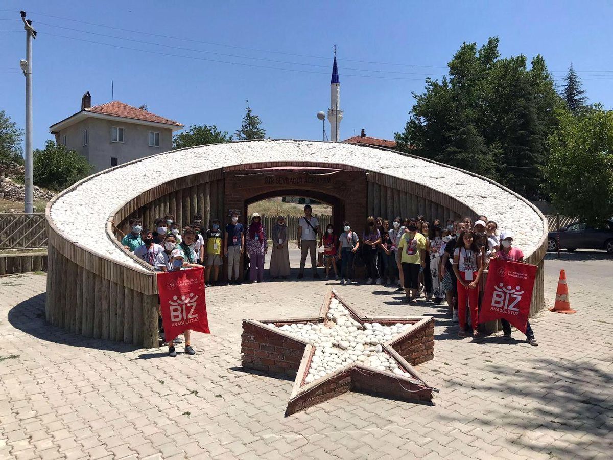Aydınlı gençler Denizli\'de örnek davranış sergiledi