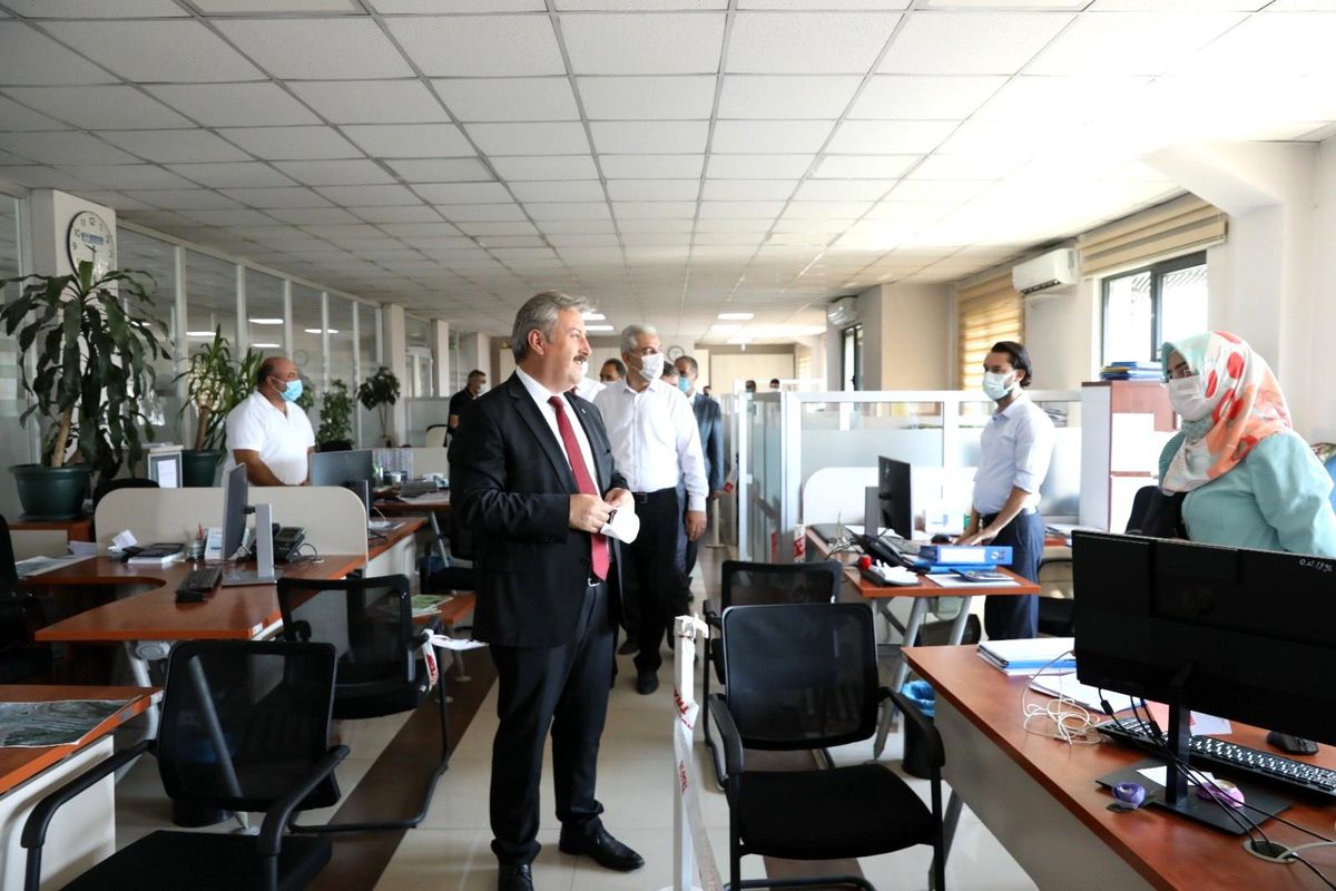 Başkan Palancıoğlu, ilk mesai gününde personel ile bayramlaştı