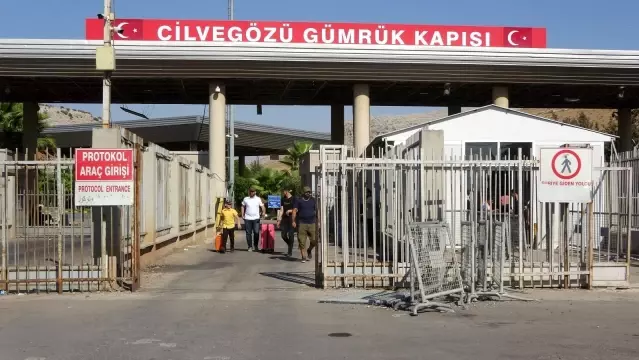 Bayram için ülkelerine giden Suriyeliler dönüyor Bayram için ülkelerine giden Suriyeliler dönüyor