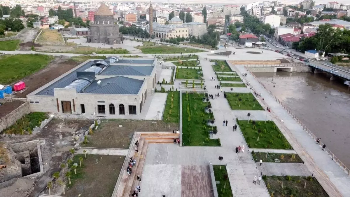 Bedesten ve Konağın çevre düzenlemesi çalışmaları sürüyor