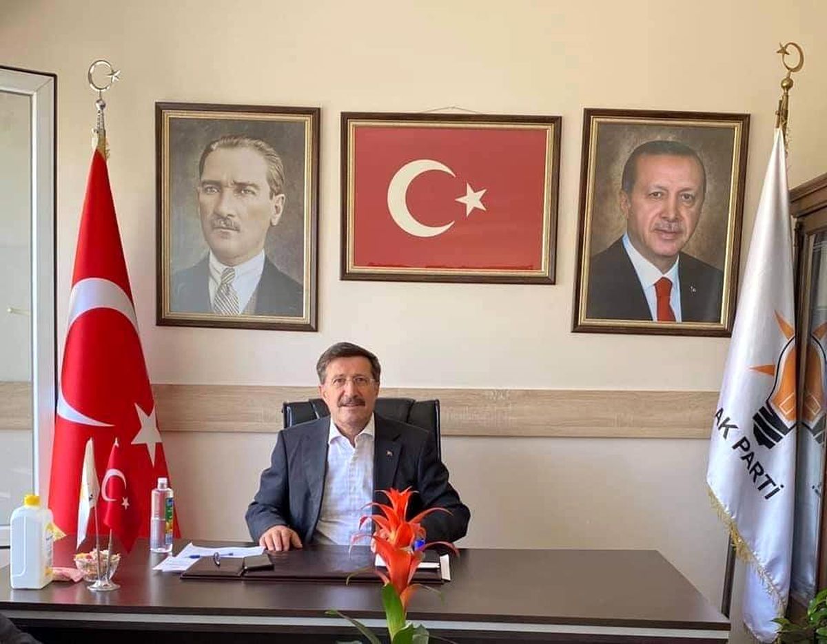 Burhaniye\'de AK Parti İlçe Başkanı Gedikoğlu, eczane yoğunluğuna el attı