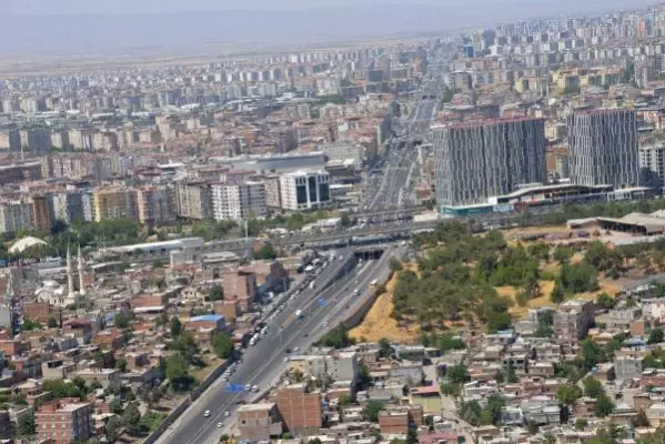 DİYARBAKIR'DA HELİKOPTERLİ TRAFİK DENETİMİ