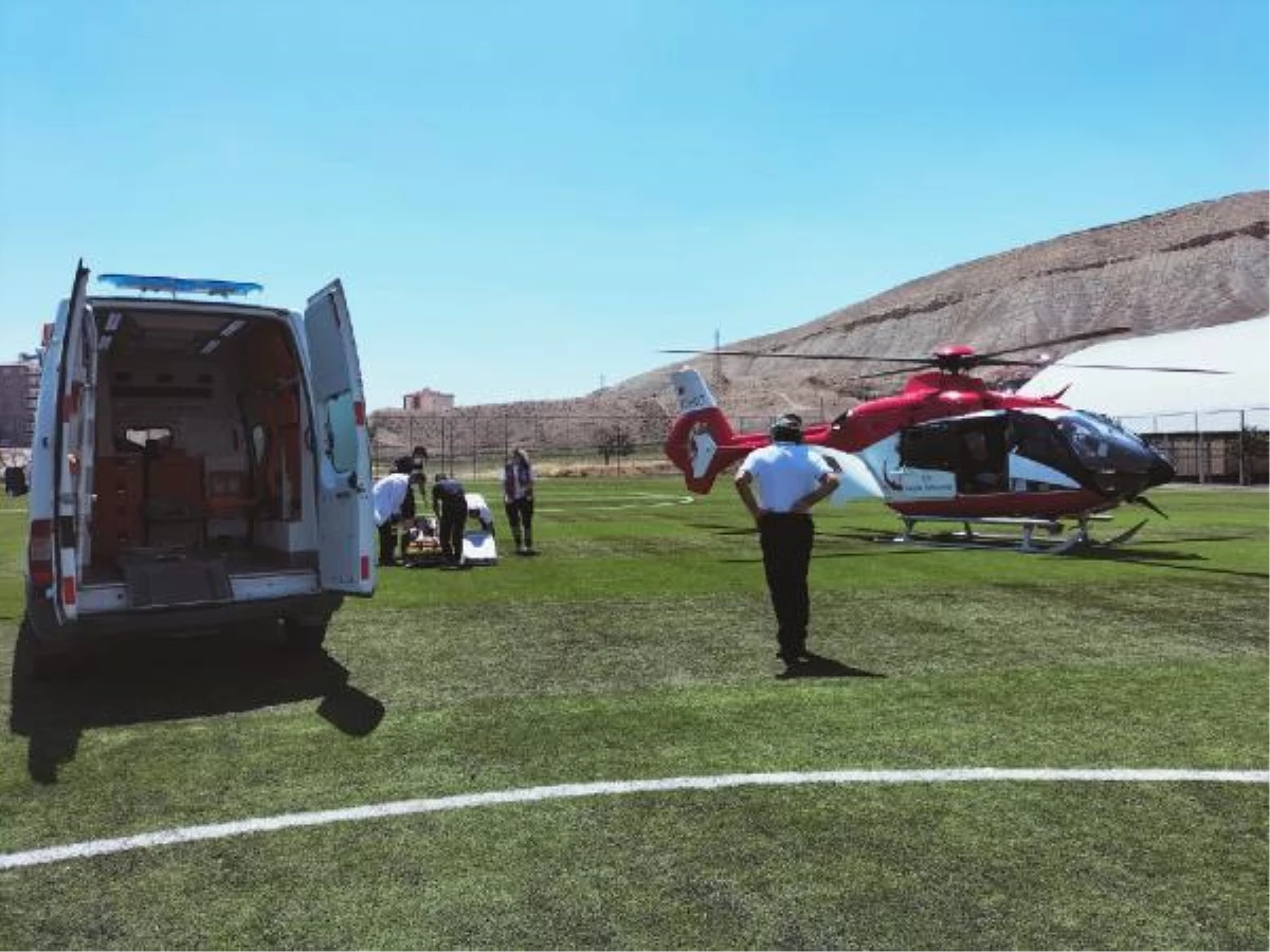 İlçeden kent merkezindeki hastaneye ambulans helikopterle sevk