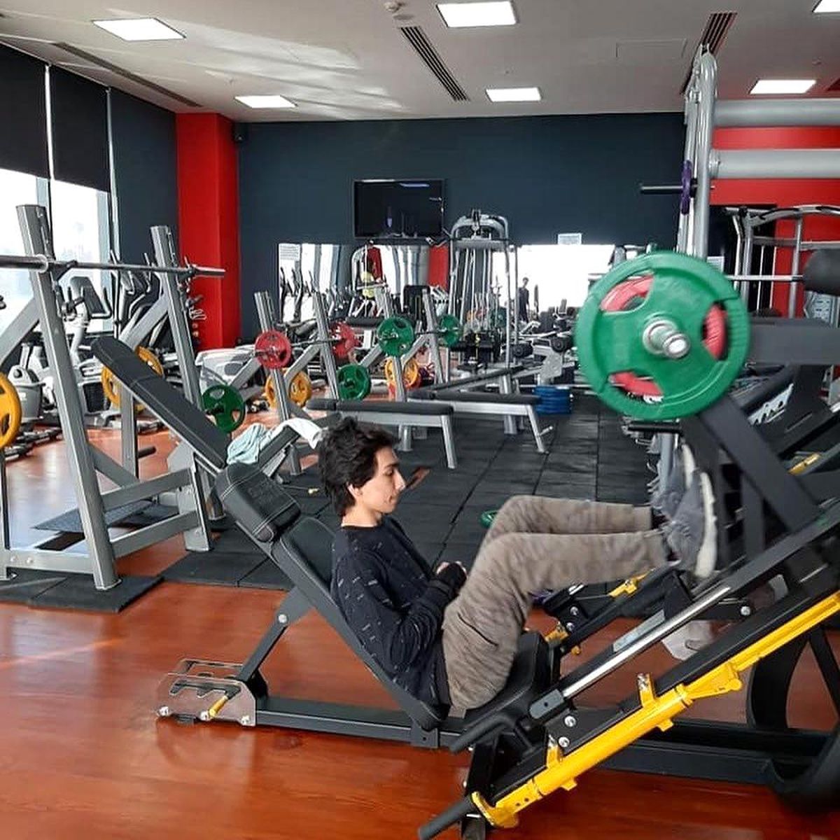 Isparta\'da bir spor salonu aşıya teşvik için aşı kimliği uygulamasına geçti