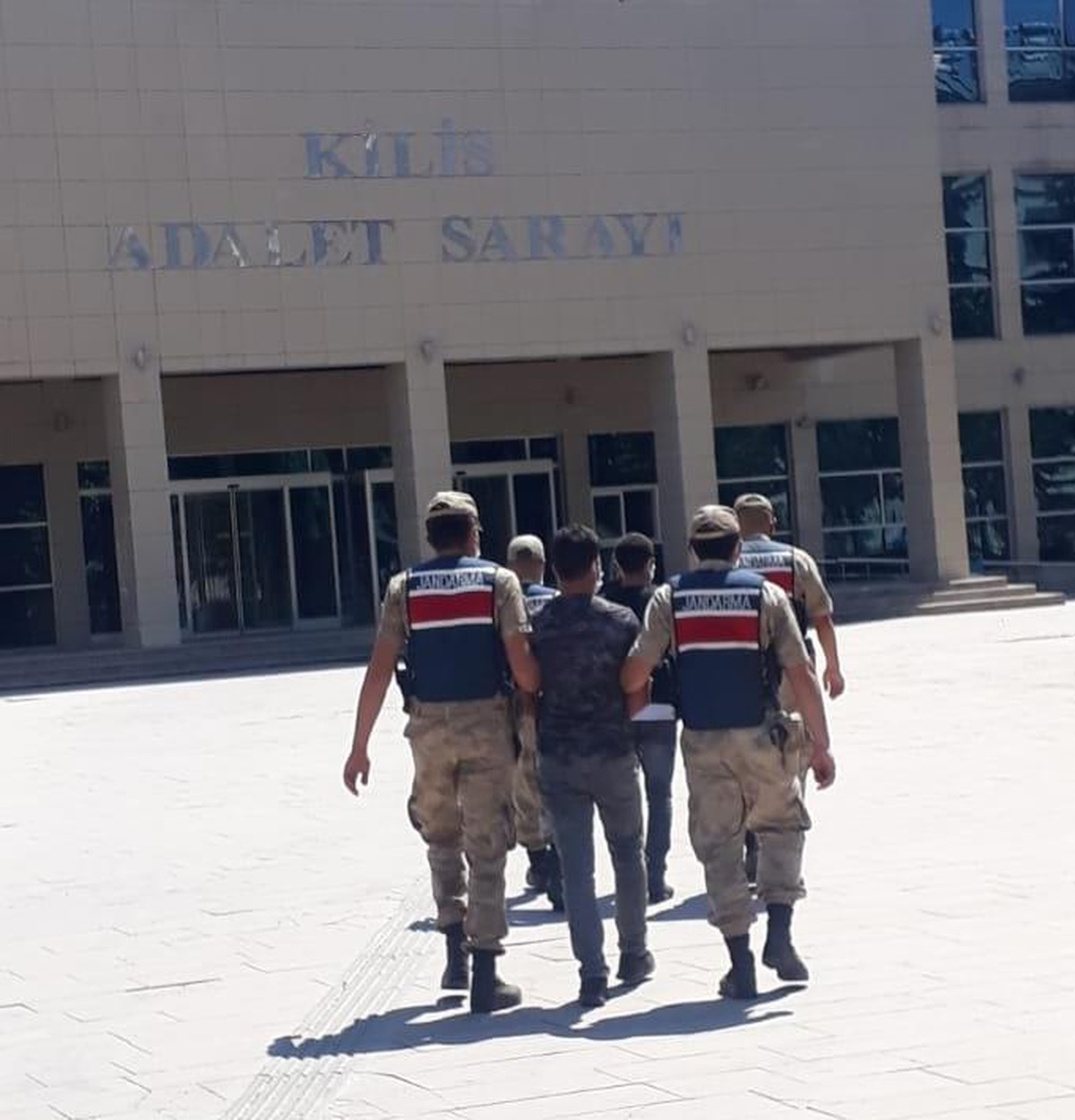 Kilis\'te kablo hırsızlığı yaptıkları öne sürülen 2 şüpheli yakalandı