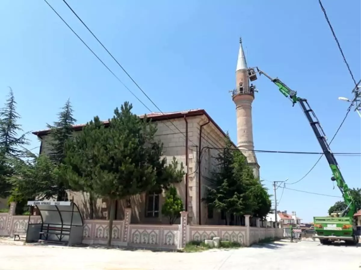 Köy derneğinden cami tamirine destek