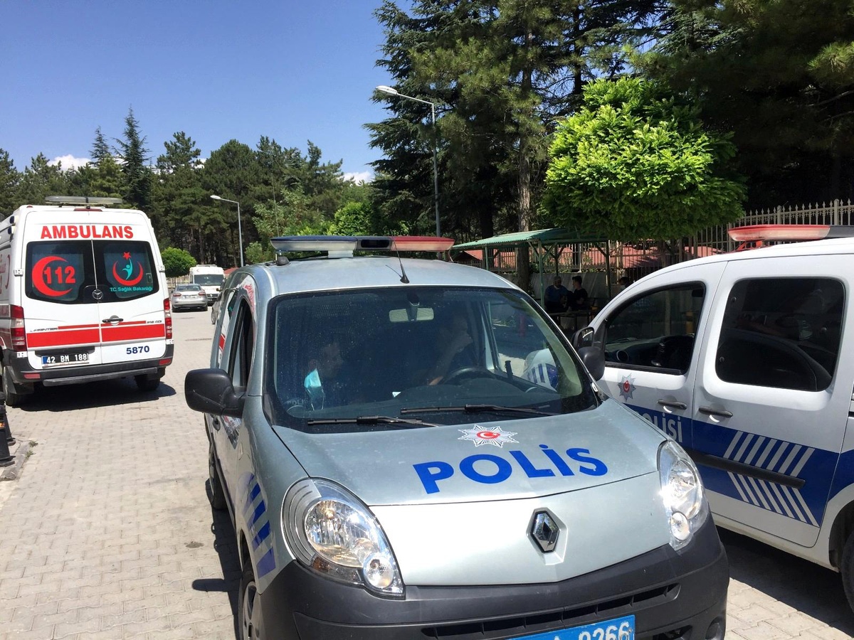 Otomobille çarpışan motosiklet sürücüsü yaralandı