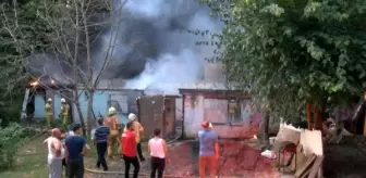 Sarıyer'de 2 gecekondu yangın sonucu küle döndü