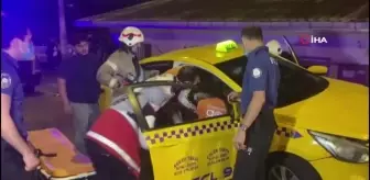 Sultanbeyli'de sıkışmalı trafik kazası 2 yaralı