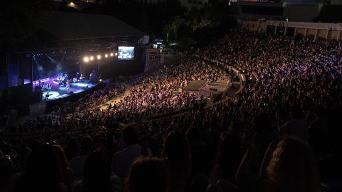Teoman, 4 konserin ikincisi için dün gece Harbiye Açıkhava sahnesindeydi