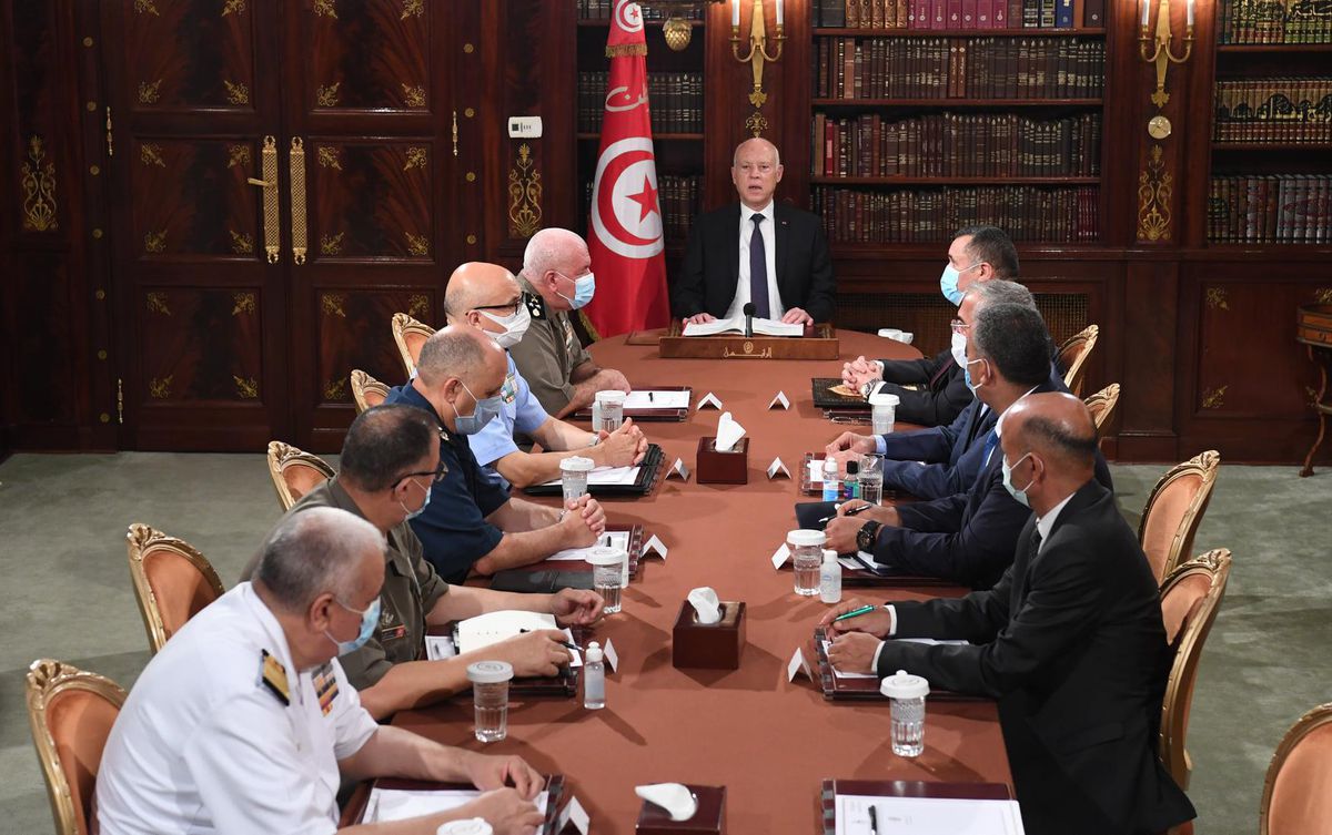 Son dakika haberi... Tunus\'ta Cumhurbaşkanı Said, Başbakanı görevden aldı, meclisin yetkilerini dondurdu