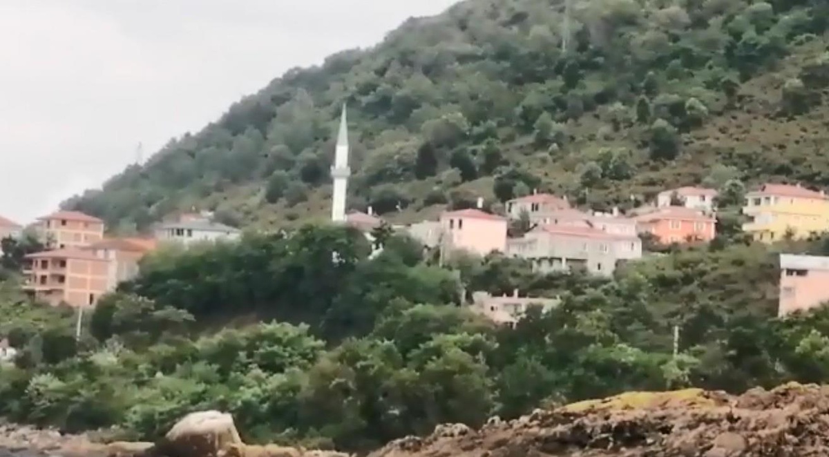 Vatandaşlara cami hoparlörlerinden anons yapılarak sel uyarısında bulunuldu
