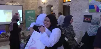 Yunus Emre Türk Kültür Merkezinde 'mutluluk' konulu resim sergisi