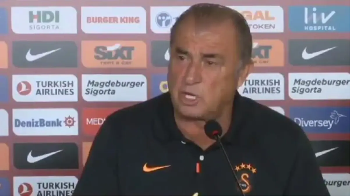 Fatih Terim çıldırdı! Basın toplantısı sırasında telefonla görüşen gazeteciyi çok sert uyardı