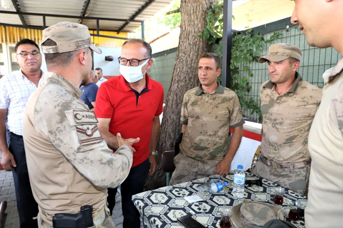 Başkan Akın\'dan kaybolan yaşlı kadını arayan ekiplere ziyaret