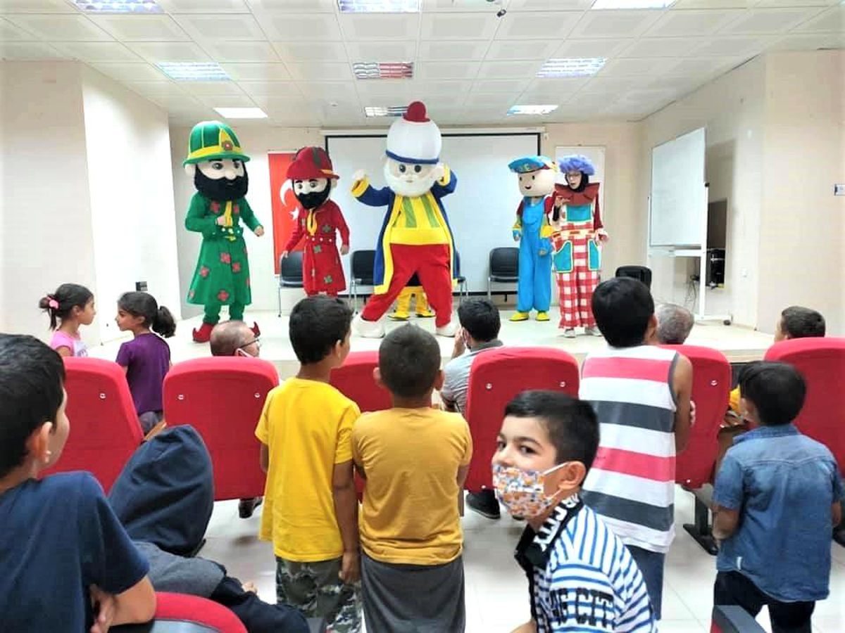Bayburt\'ta çocuklar tiyatro ile eğlencenin tadını çıkardı