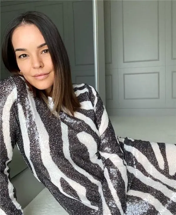 6 aylık hamile Bengü, ikinci doz aşısını da yaptırdı 6 aylık hamile Bengü, ikinci doz aşısını da yaptırdı