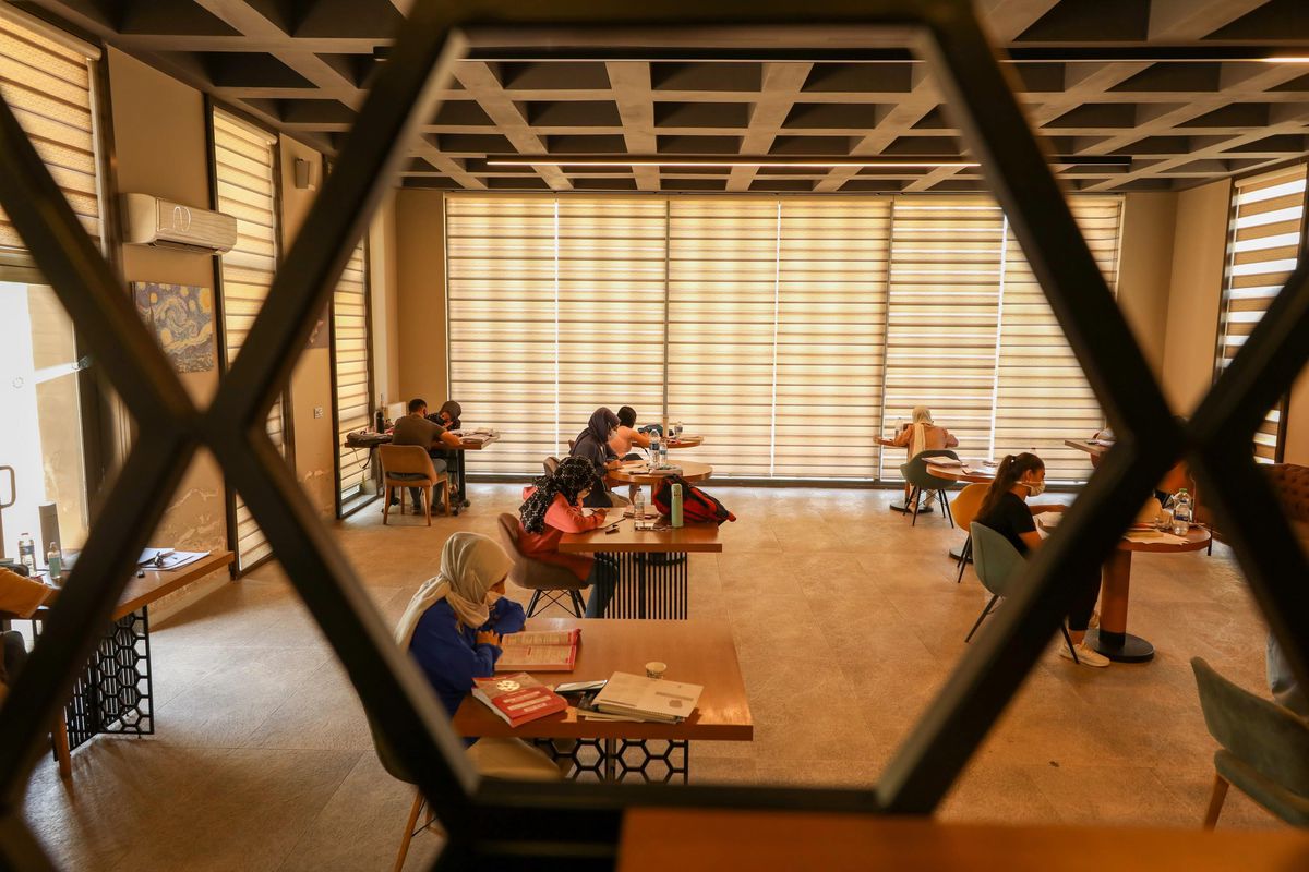 Diyarbakır\'daki kitap kahveler öğrenci ve okuyuculara ev sahipliği yapıyor