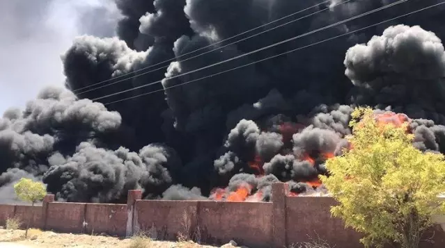 Gaziantep'teki bir depoda yangın çıktı Çevredeki evler ...