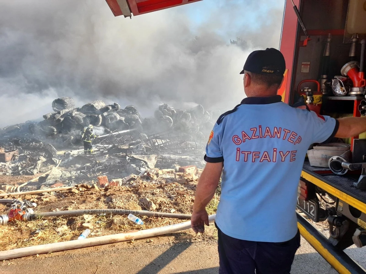 Gaziantep\'teki depo yangını 6 saatte kontrol altına alındı