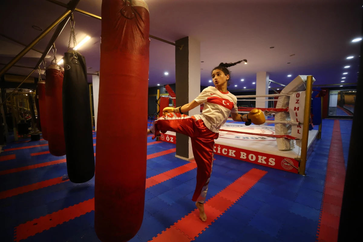 Genç milli kick boksçu Hatice Nur Tunç, Avrupa şampiyonasında madalya hedefliyor
