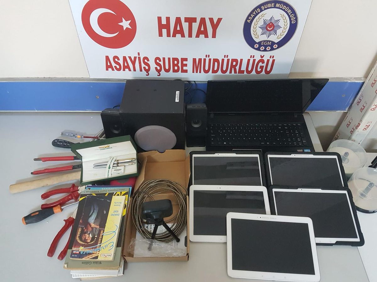 Hatay\'da okuldan ve iş yerinden hırsızlık yaptıkları iddia edilen 5 şüpheli yakalandı