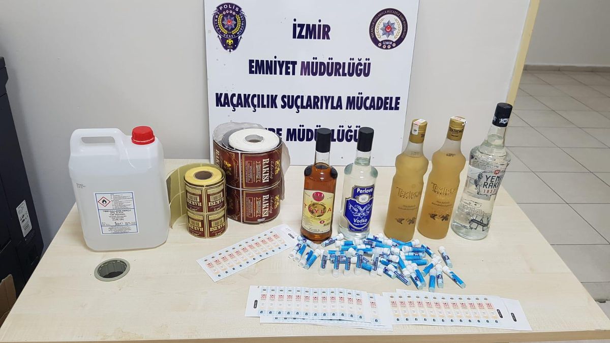 İzmir\'de 921 şişe sahte içki, 600 litre etil alkol ele geçirildi