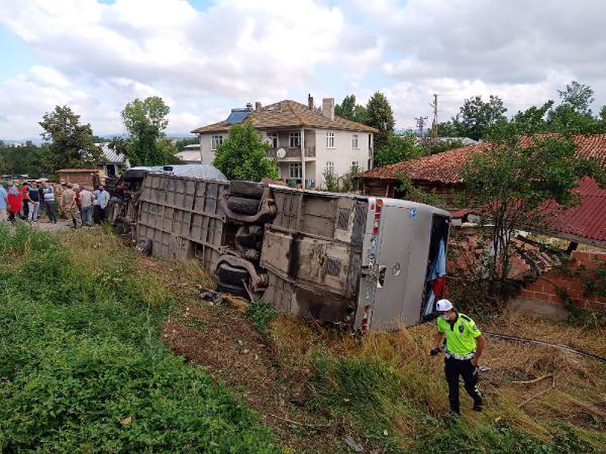 Kastamonu\'da otobüs ile otomobil çarpıştı: 21 yaralı