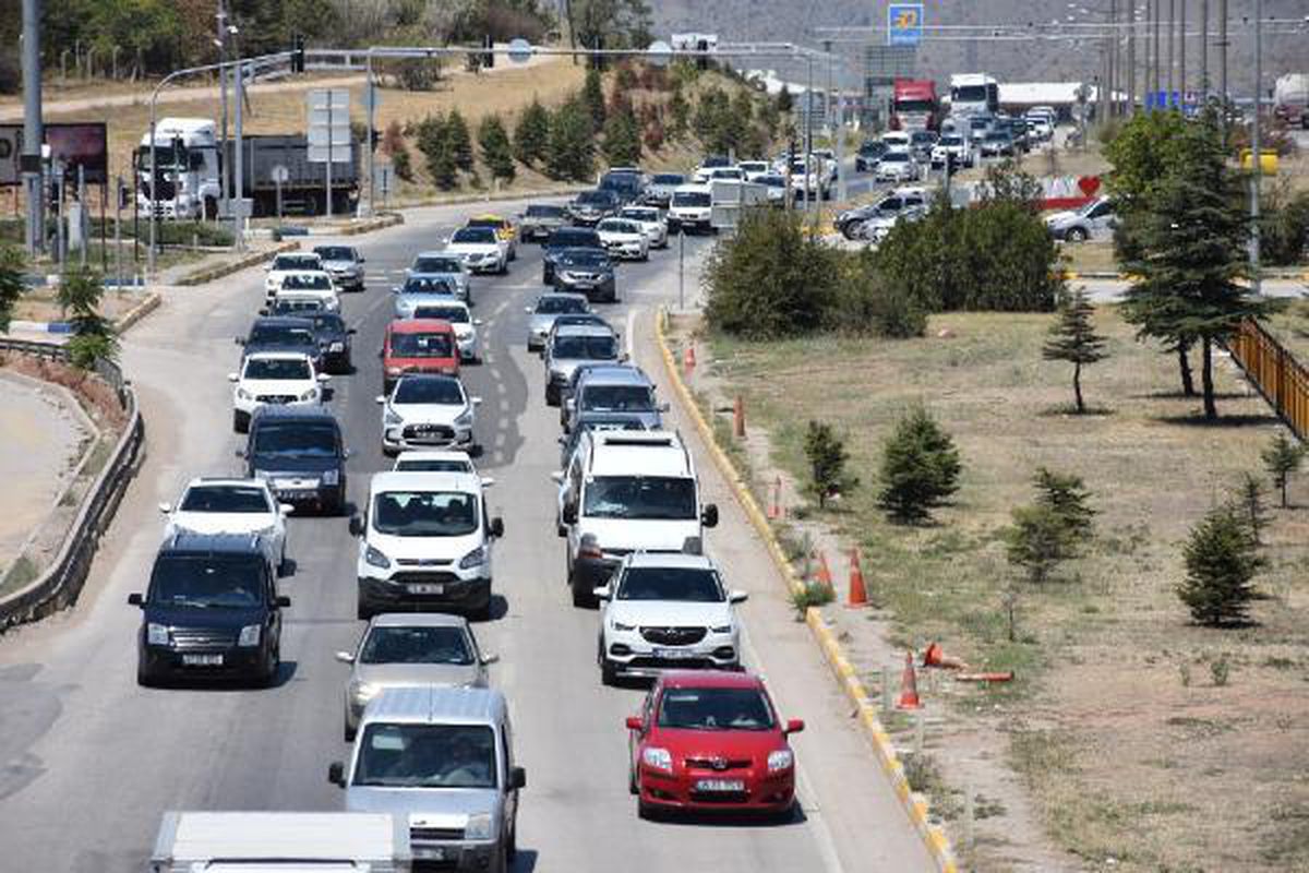 Kırıkkale\'de \'kilit kavşak\'tan bayramda 1 milyon 892 bin araç geçti