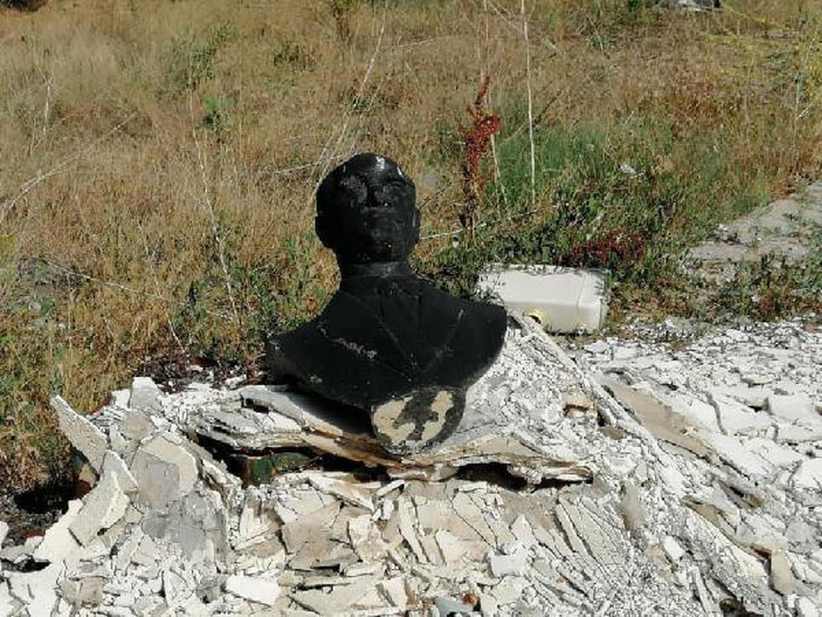 Kullanılmayan binadaki Atatürk büstünün bahçeye atılmasına inceleme