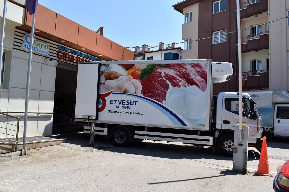 Kurban etleri ihtiyaç sahiplerine ulaştırılıyor
