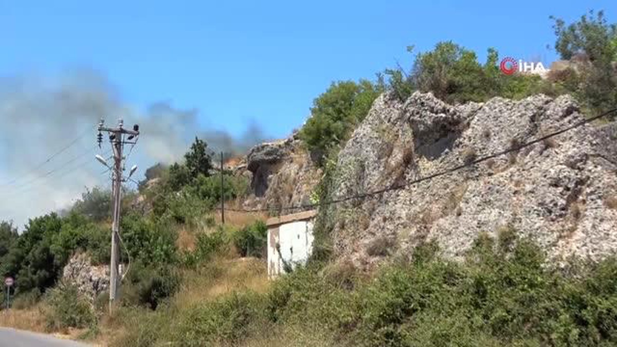 Son dakika: Manavgat\'ta makilik alan yangını korkuttu