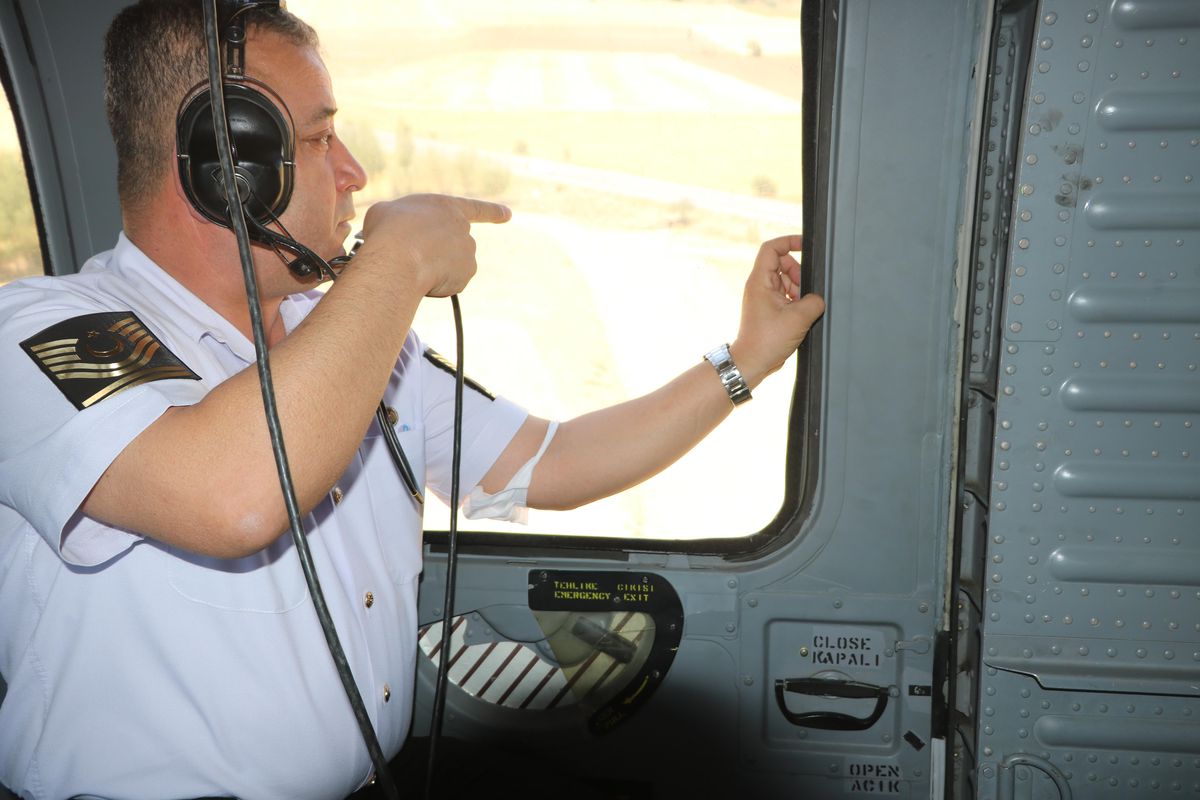 Nevşehir\'de jandarmanın helikopter destekli trafik denetlemesinde 247 sürücüye ceza uygulandı