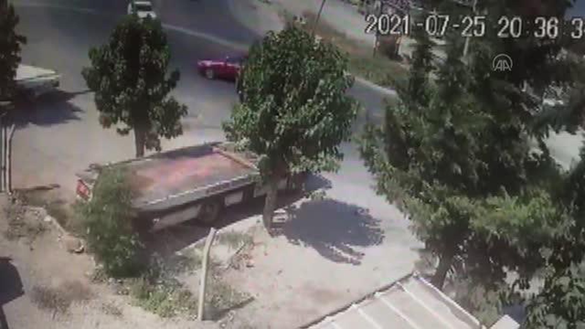 Son dakika haberleri... Otomobilin çarptığı motosiklet sürücüsü hayatını kaybetti