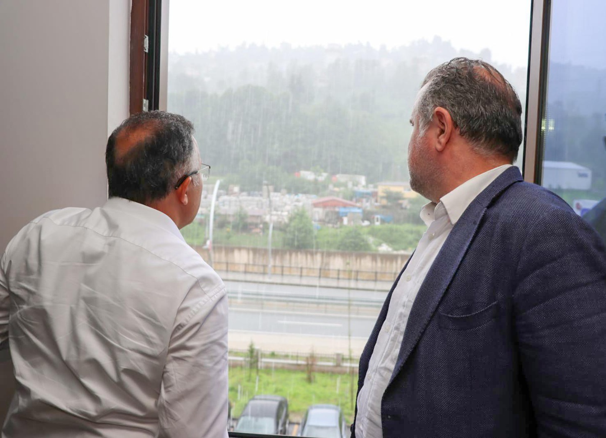 Rize\'de yoğun yağış beklenen bölgelerde 112 hane geçici olarak tahliye edildi