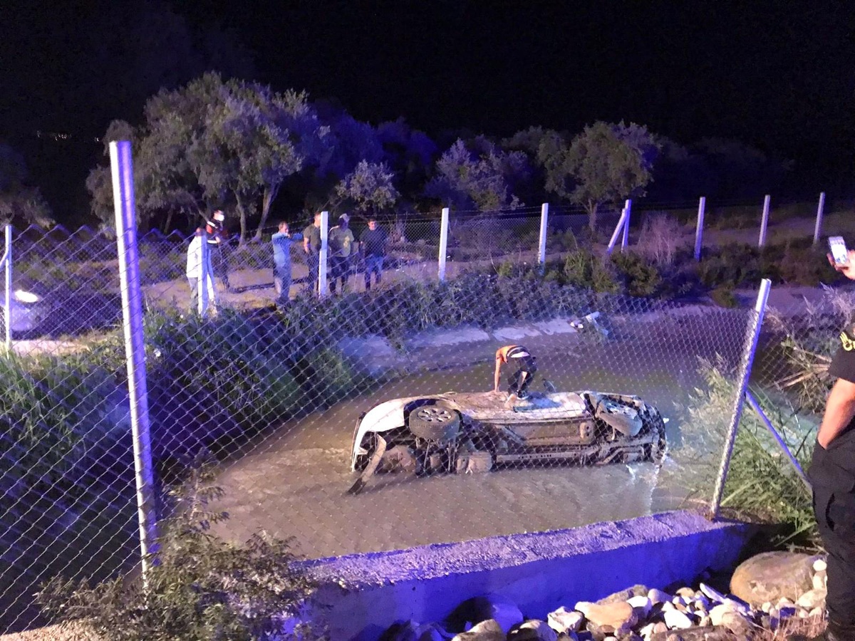 Sulama kanalına uçtu, otomobilini bırakıp gitti