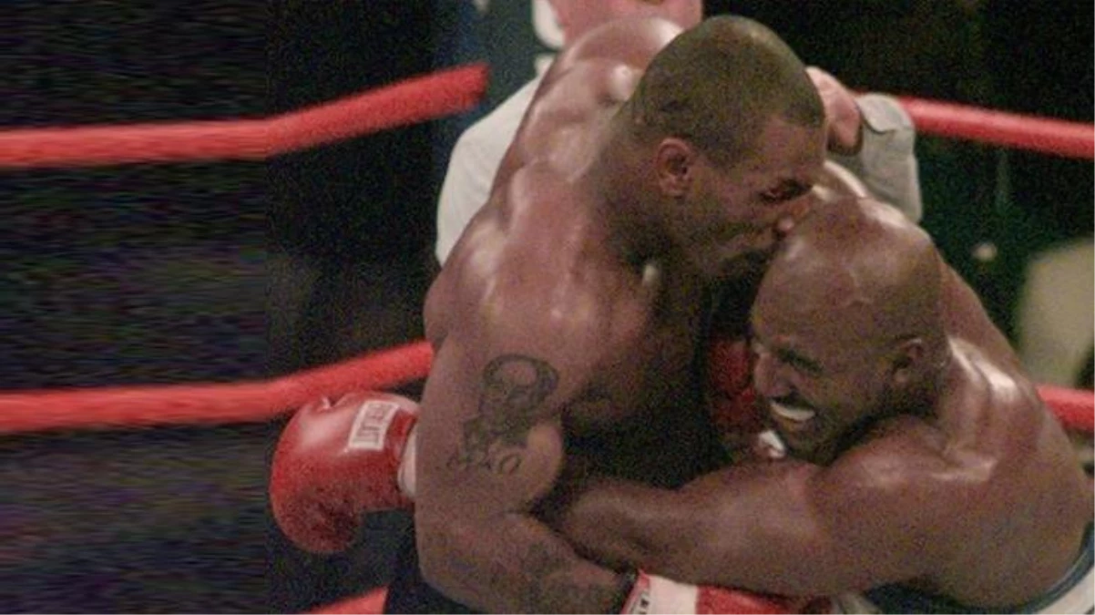 Tokyo Olimpiyatları\'nda Mike Tyson\'a gönderme yaptı! Rakibinin kulağını ısırmaya çalışan boksör gündem oldu