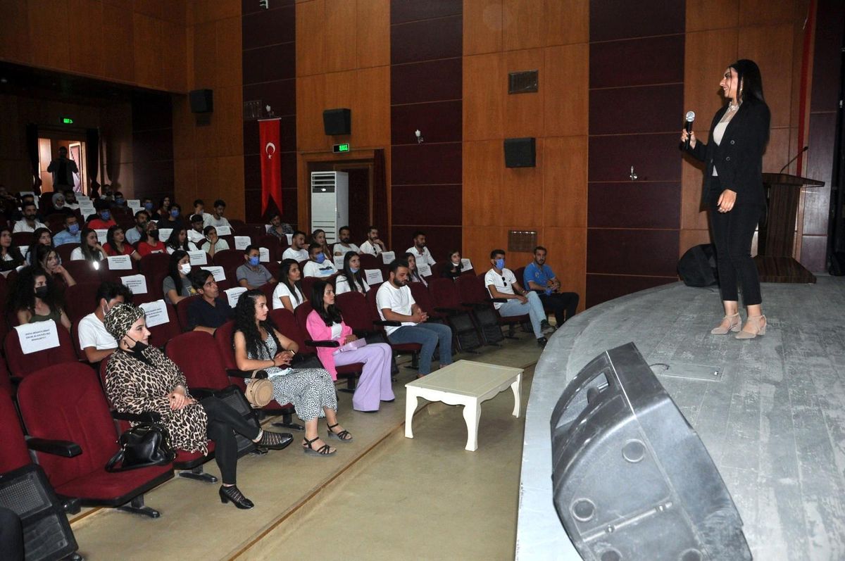 Yüksekovalı girişimci kadınlardan \'Kariyer ve İş\' semineri