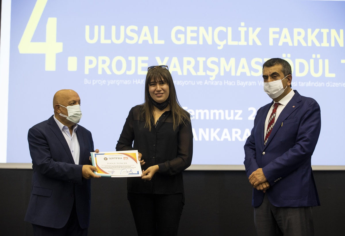 4. Ulusal Gençlik Farkında Proje Yarışması\'nda dereceye girenlere ödülleri verildi