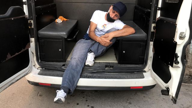 Adana'da hırsızlık şüphelisi kaçmak istediği sırada bileği kırılınca yakalandı