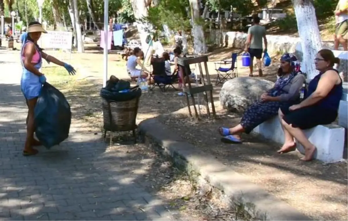 AKYAKA\'DA TURİSTLERLE ÇEVRE TEMİZLİĞİ