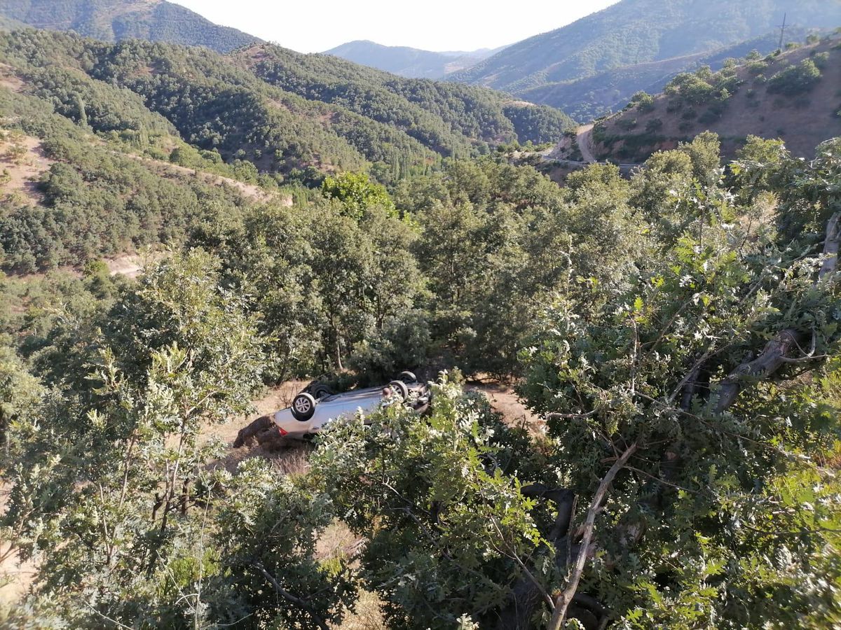 Son dakika haber... Aydın\'da otomobil şarampole devrildi: 1 ölü, 2 yaralı