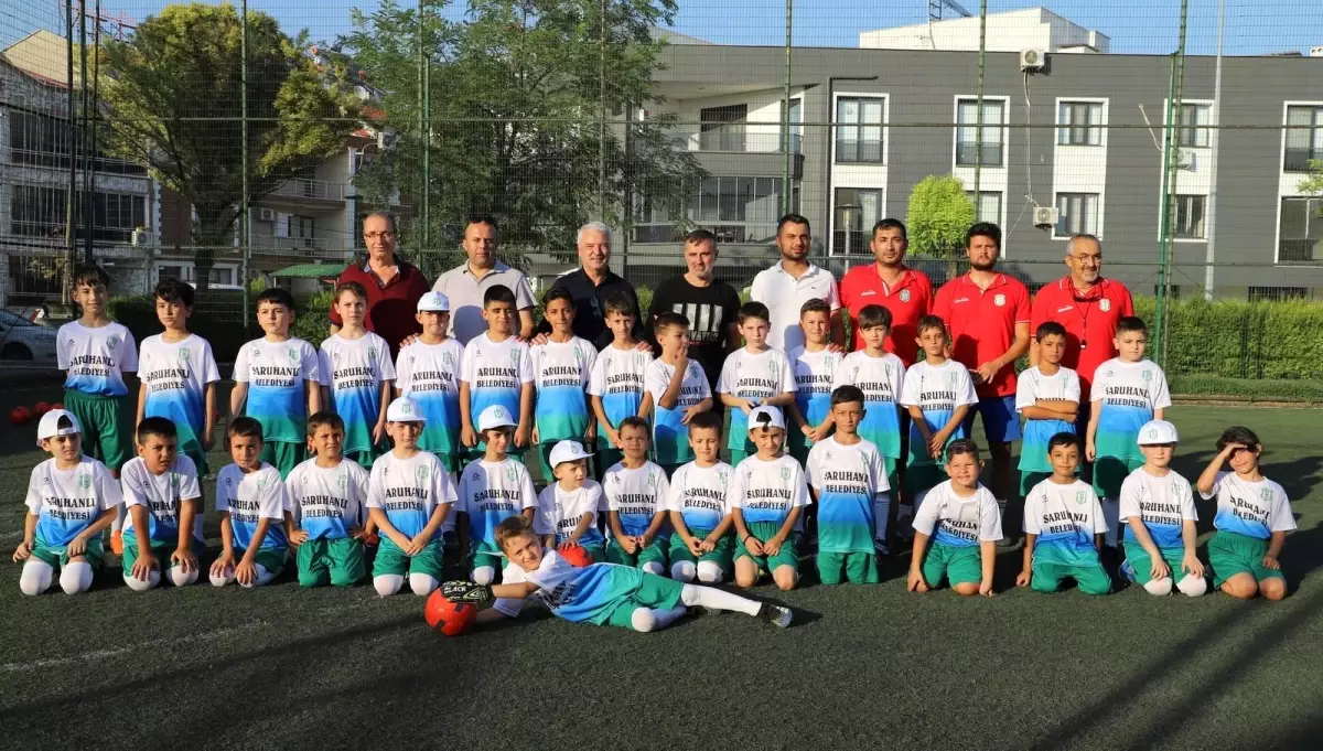 Başkan Bilgin\'den minik futbolculara ziyaret