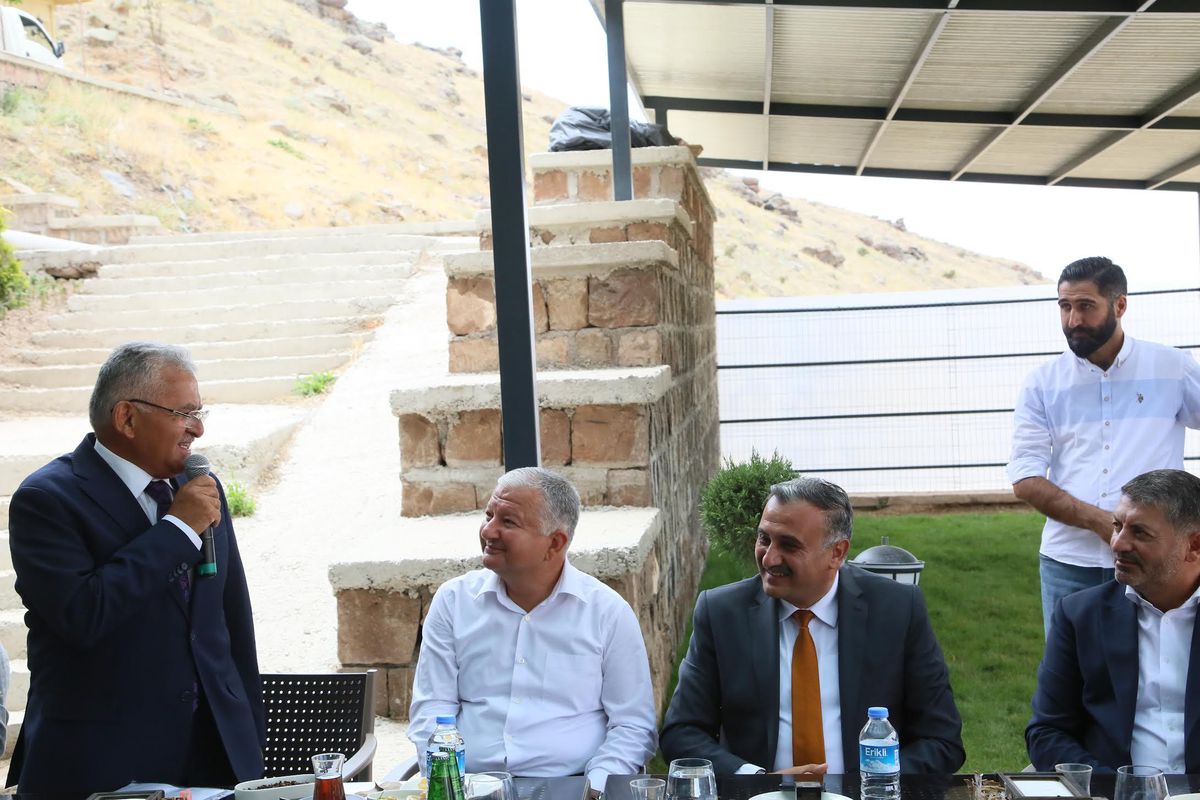 Başkan İduğ\'dan esnafa moral destek: