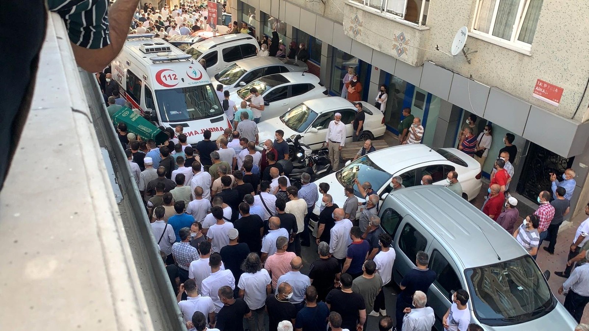 Beyoğlu\'ndaki çatışmada ölen 3 kişi için Sütlüce\'de cenaze töreni düzenlendi