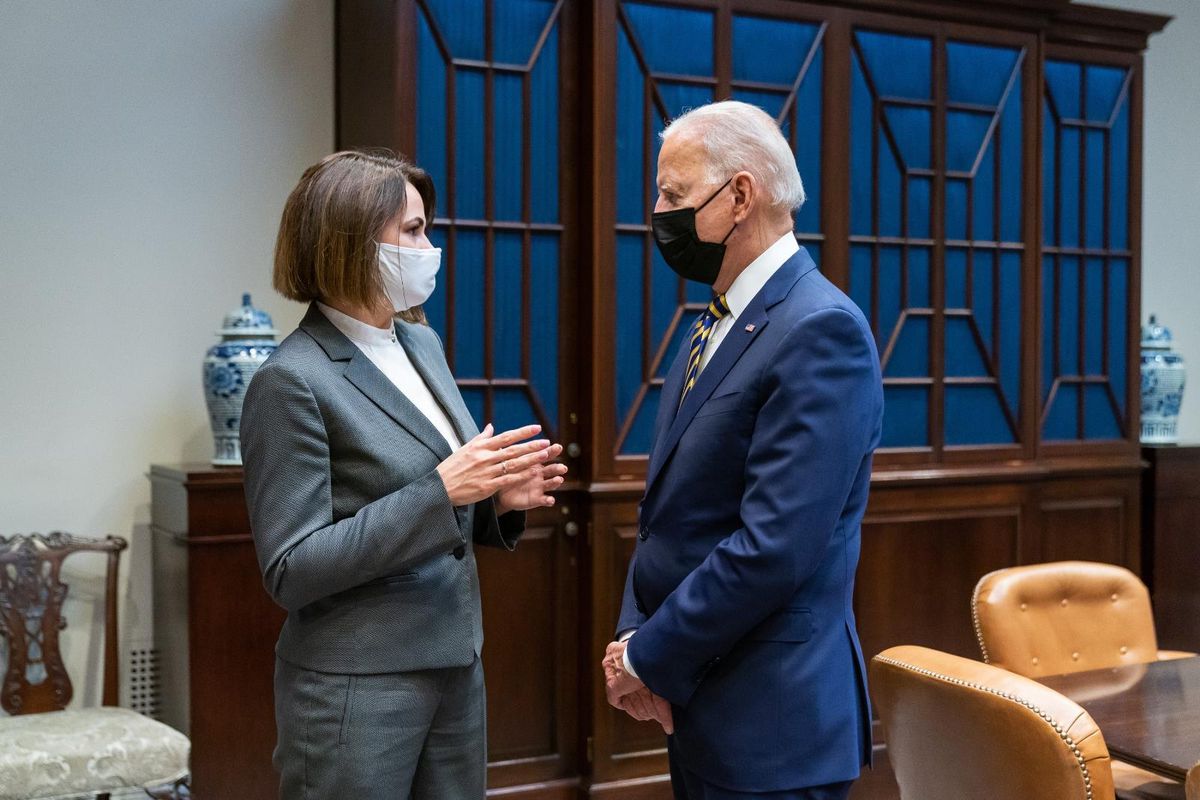 Biden, Belaruslu muhalif lider Tikhanovskaya ile Beyaz Saray\'da bir araya geldi